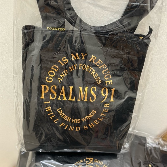 Hooded sweat shirt, in yellow, size small to large. - Picture 3 of 3